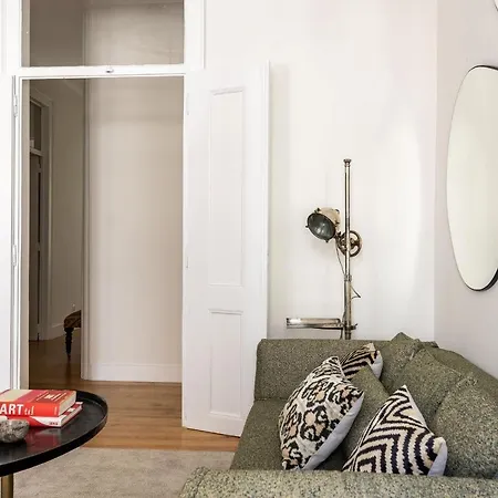 Lovelystay - The Wanderers Hideout Apartment Lisbon